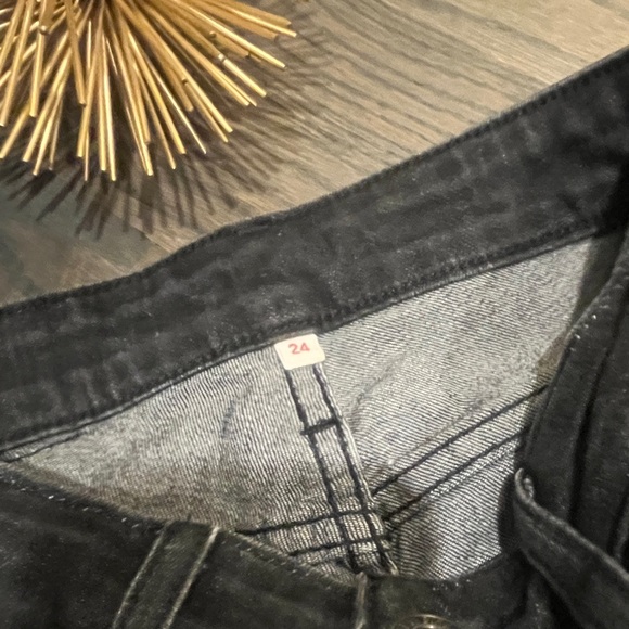 Levi's Limited 721 Fringe-Trim Skinny Ankle Jeans Black womens Size 24 - Picture 8 of 11